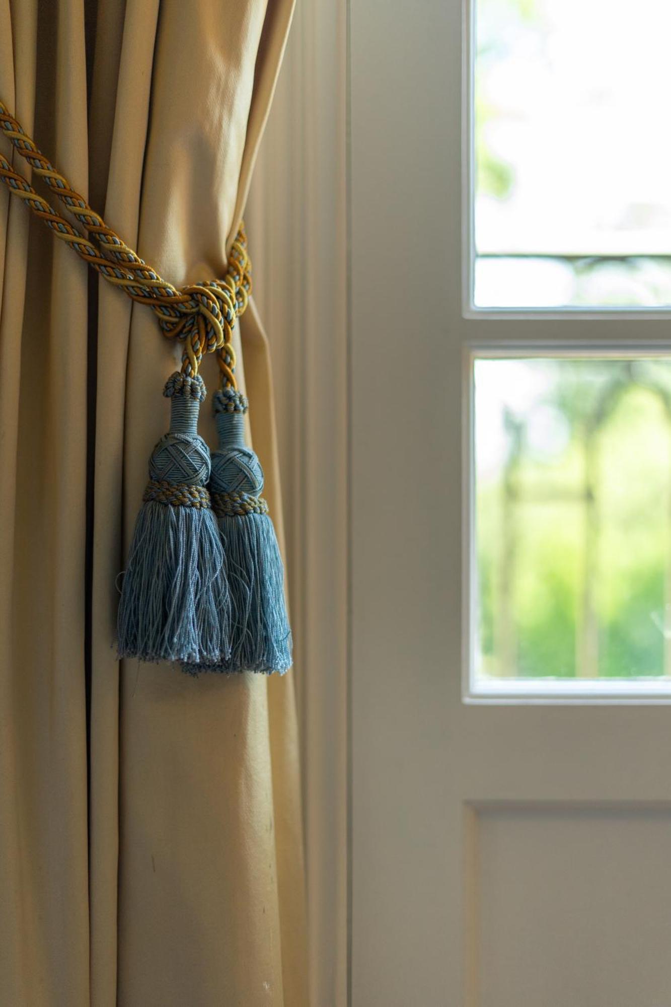 Castel Bois Marie, Maison D'Hotes 몽토방 외부 사진 A curtain tieback