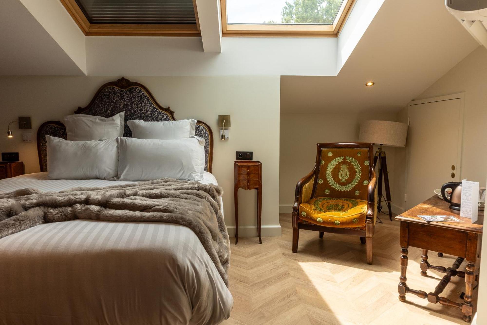 Castel Bois Marie, Maison D'Hotes 몽토방 외부 사진 A bedroom at The Old Bank Hotel