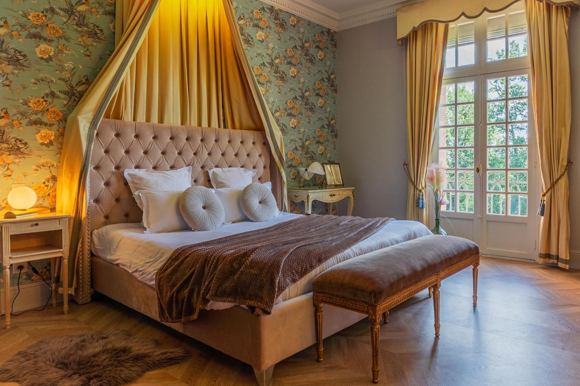 Castel Bois Marie, Maison D'Hotes 몽토방 외부 사진 A bedroom at the Château de launay