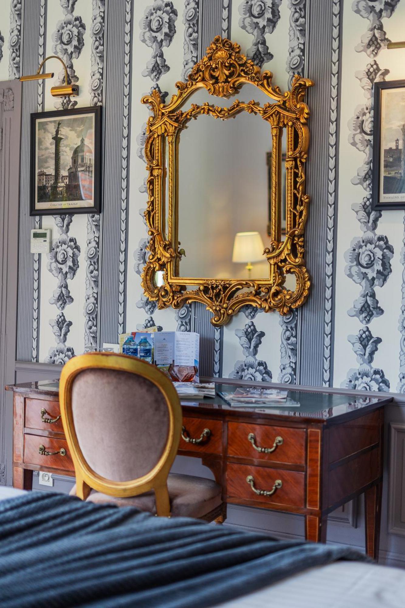 Castel Bois Marie, Maison D'Hotes 몽토방 외부 사진 A dressing table