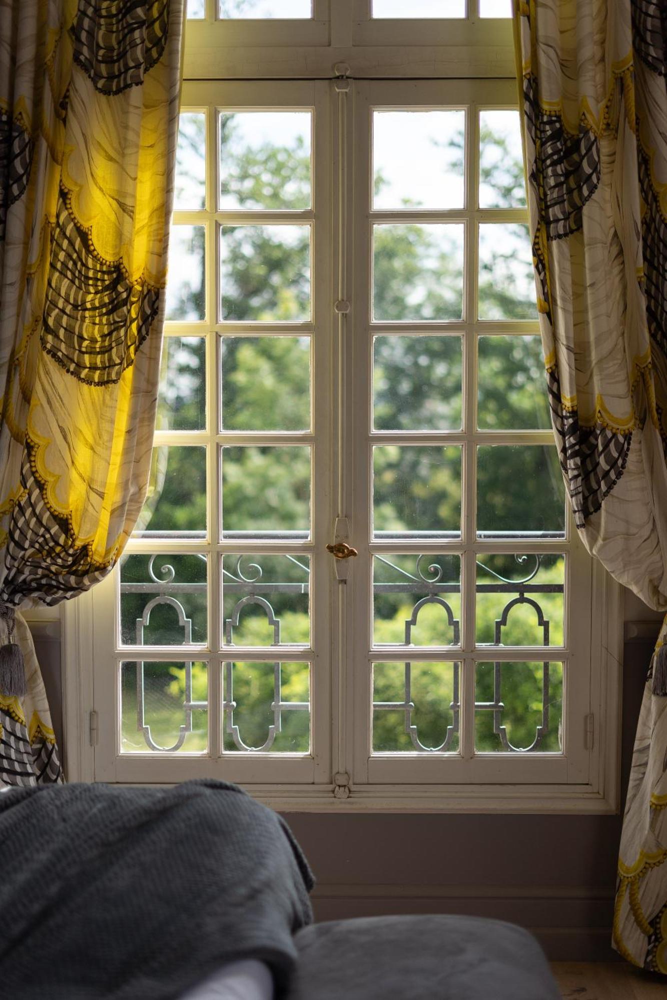 Castel Bois Marie, Maison D'Hotes 몽토방 외부 사진 Window with curtains