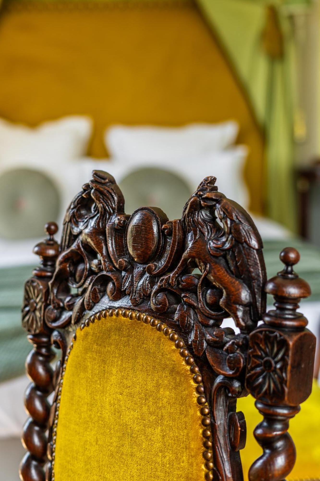 Castel Bois Marie, Maison D'Hotes 몽토방 외부 사진 Detail of the throne of the Prince of Orange