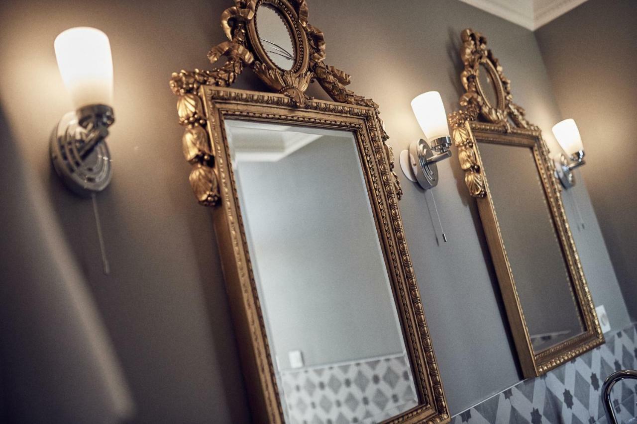 Castel Bois Marie, Maison D'Hotes 몽토방 외부 사진 Mirrors in a bathroom