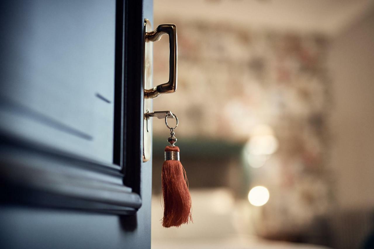 Castel Bois Marie, Maison D'Hotes 몽토방 외부 사진 A door with a hotel room key
